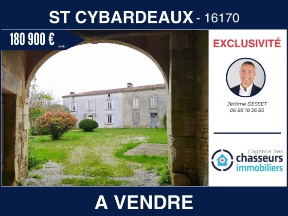 Corps de ferme à rénover avec dépendances à Saint-Cybardeaux