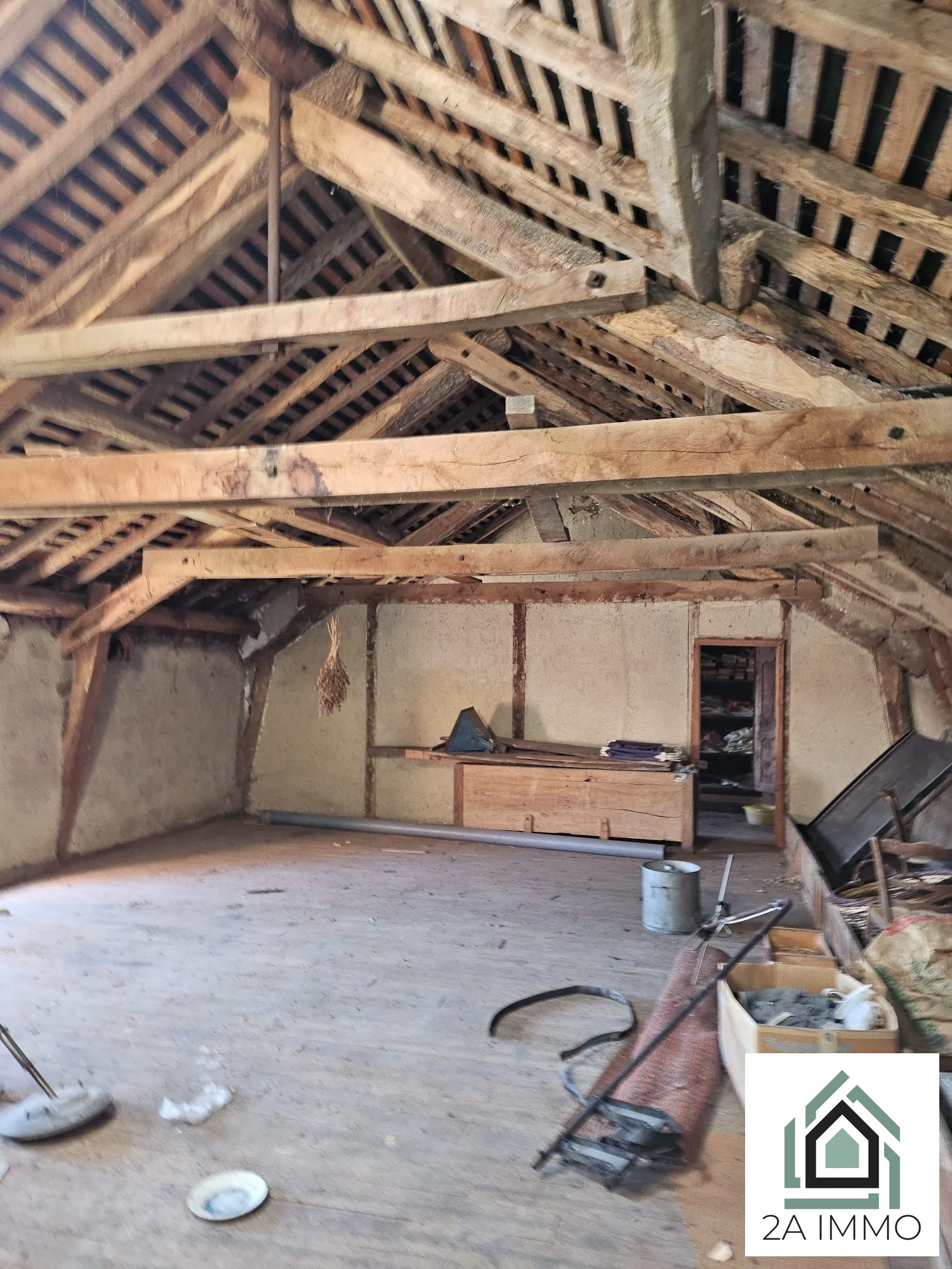 Ferme à rénover avec deux maisons et dépendances à Villosanges 