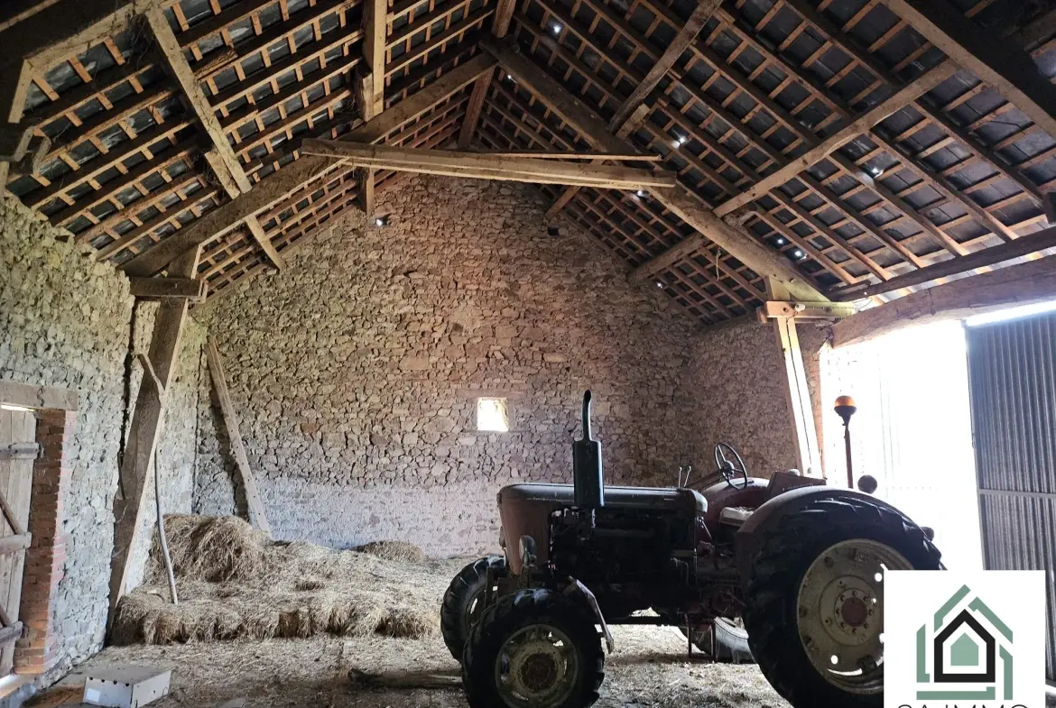 Ferme à rénover avec deux maisons et dépendances à Villosanges 
