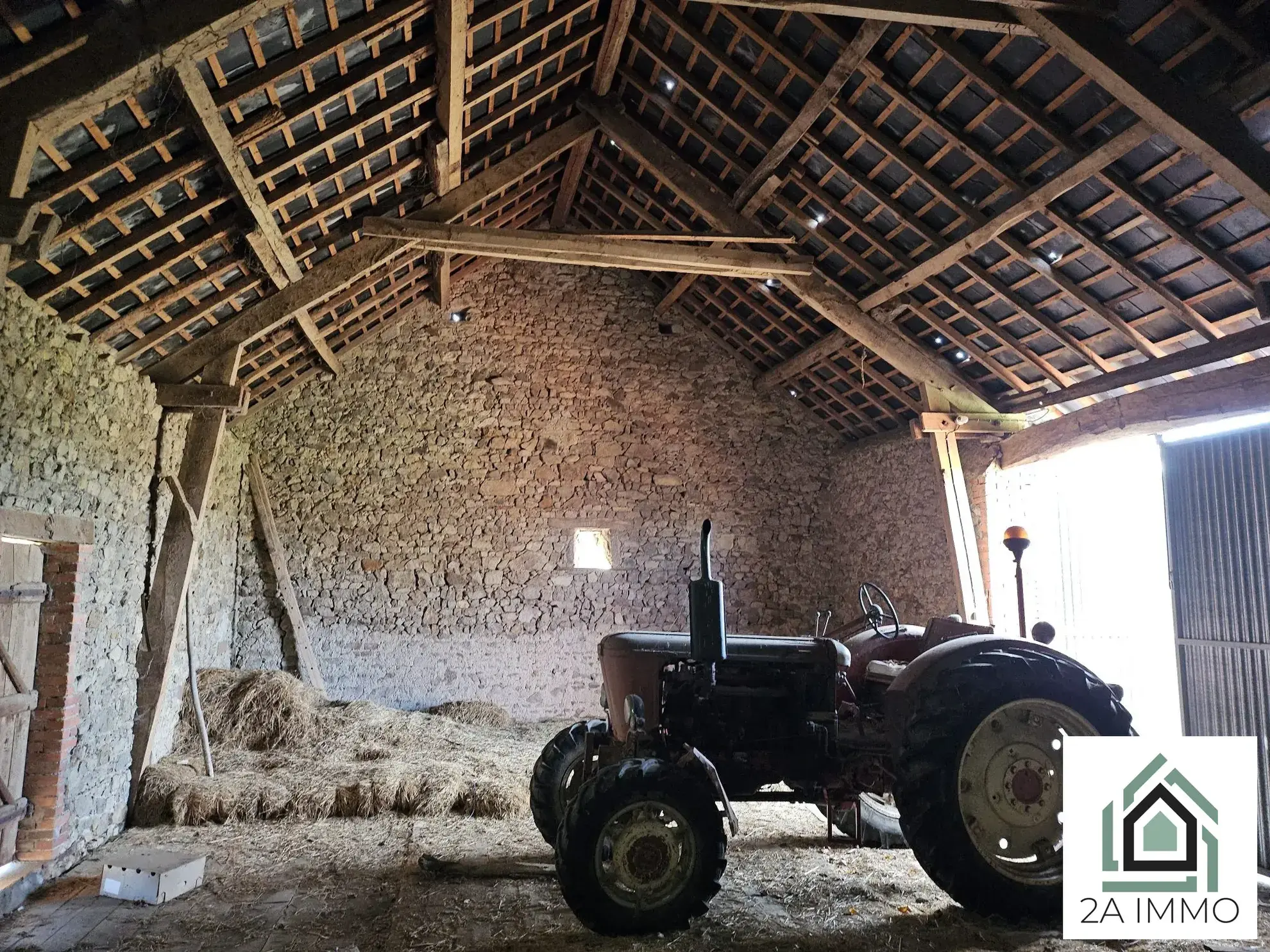 Ferme à rénover avec deux maisons et dépendances à Villosanges 