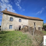 Ferme à rénover avec deux maisons et dépendances à Villosanges