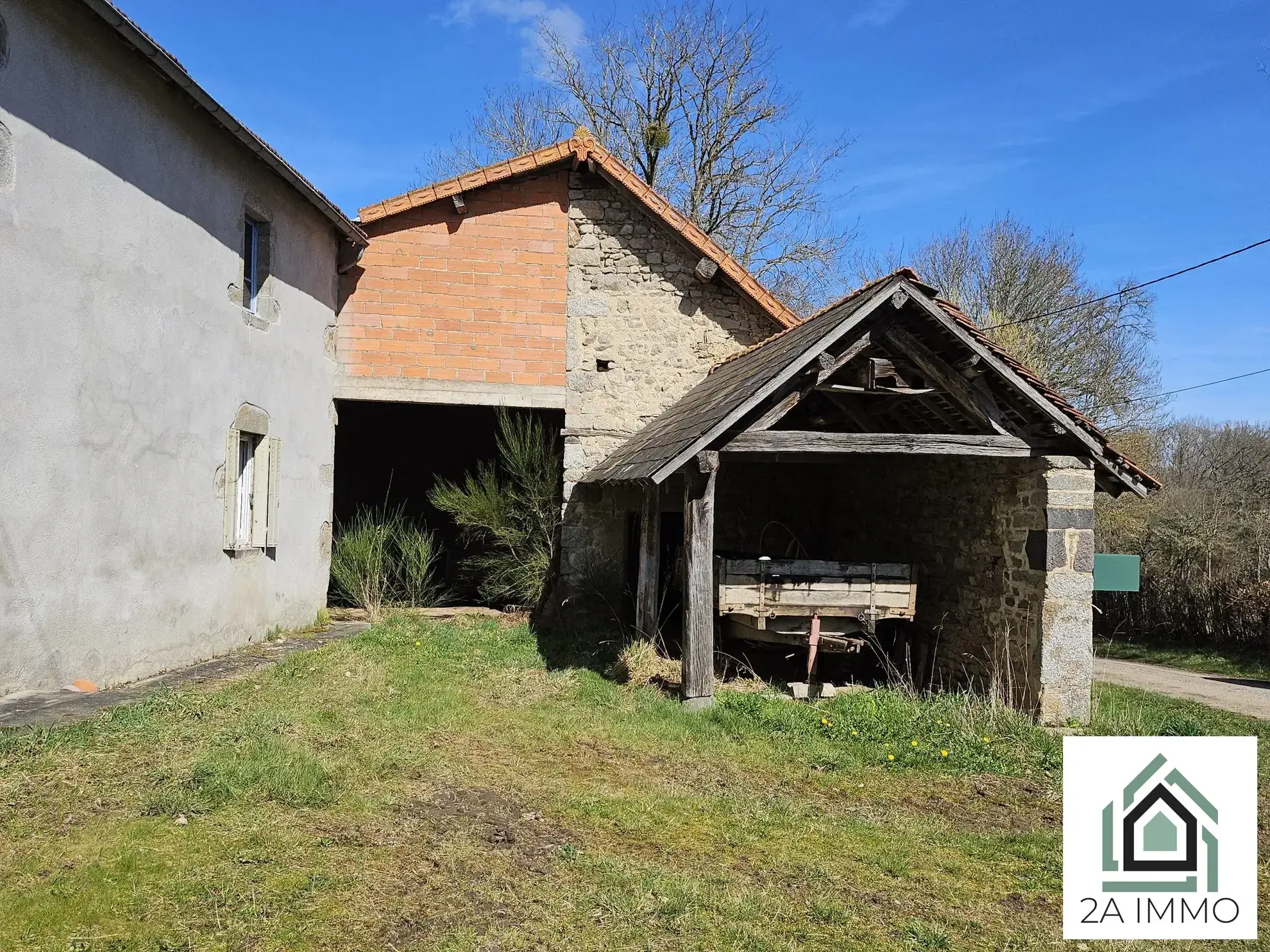 Ferme à rénover avec deux maisons et dépendances à Villosanges 