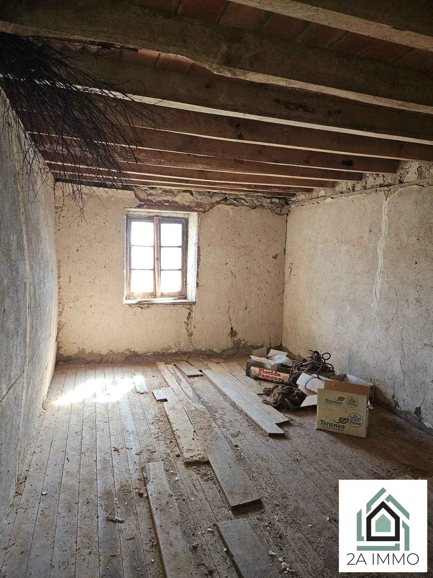 Ferme à rénover avec deux maisons et dépendances à Villosanges 