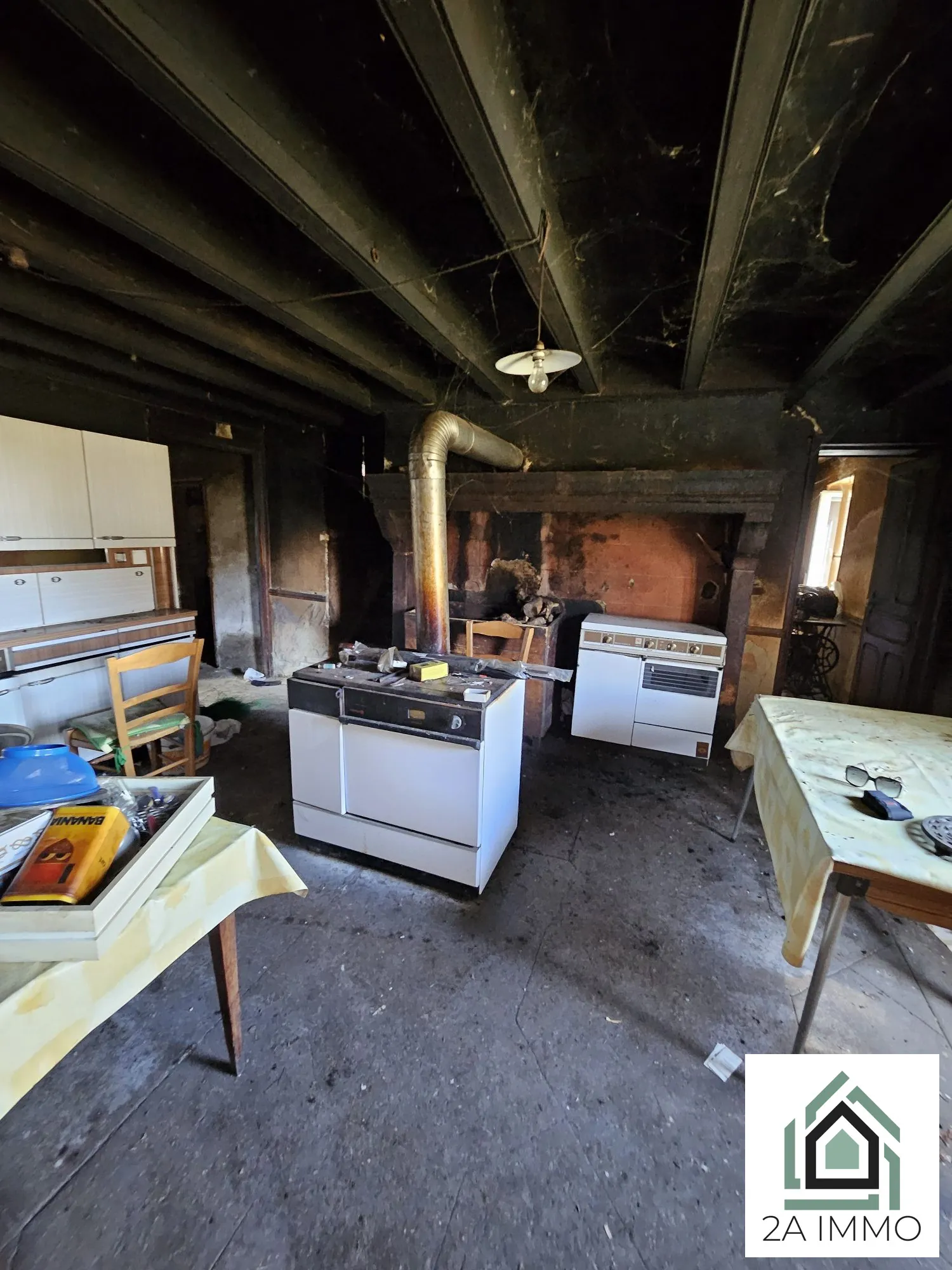 Ferme à rénover avec deux maisons et dépendances à Villosanges 