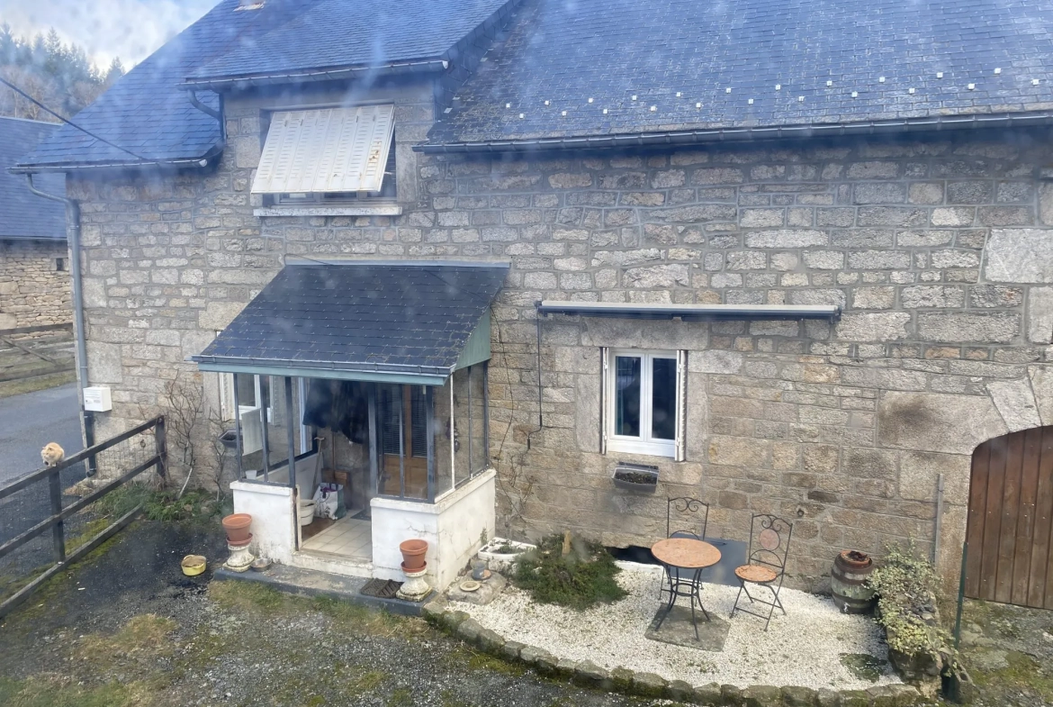 Charmante ferme avec dépendances à Bonnefond, cadre rural avec fort potentiel 