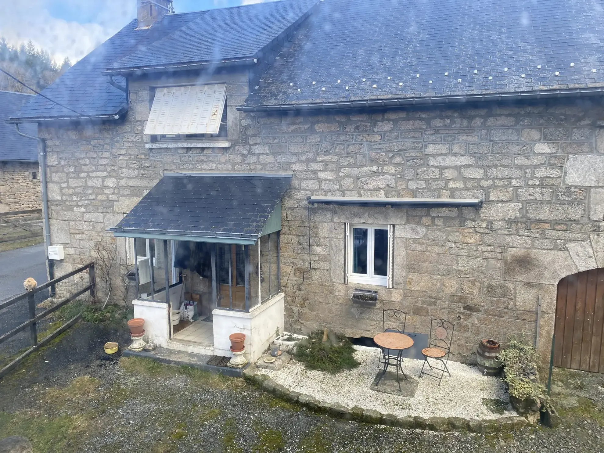 Charmante ferme avec dépendances à Bonnefond, cadre rural avec fort potentiel 