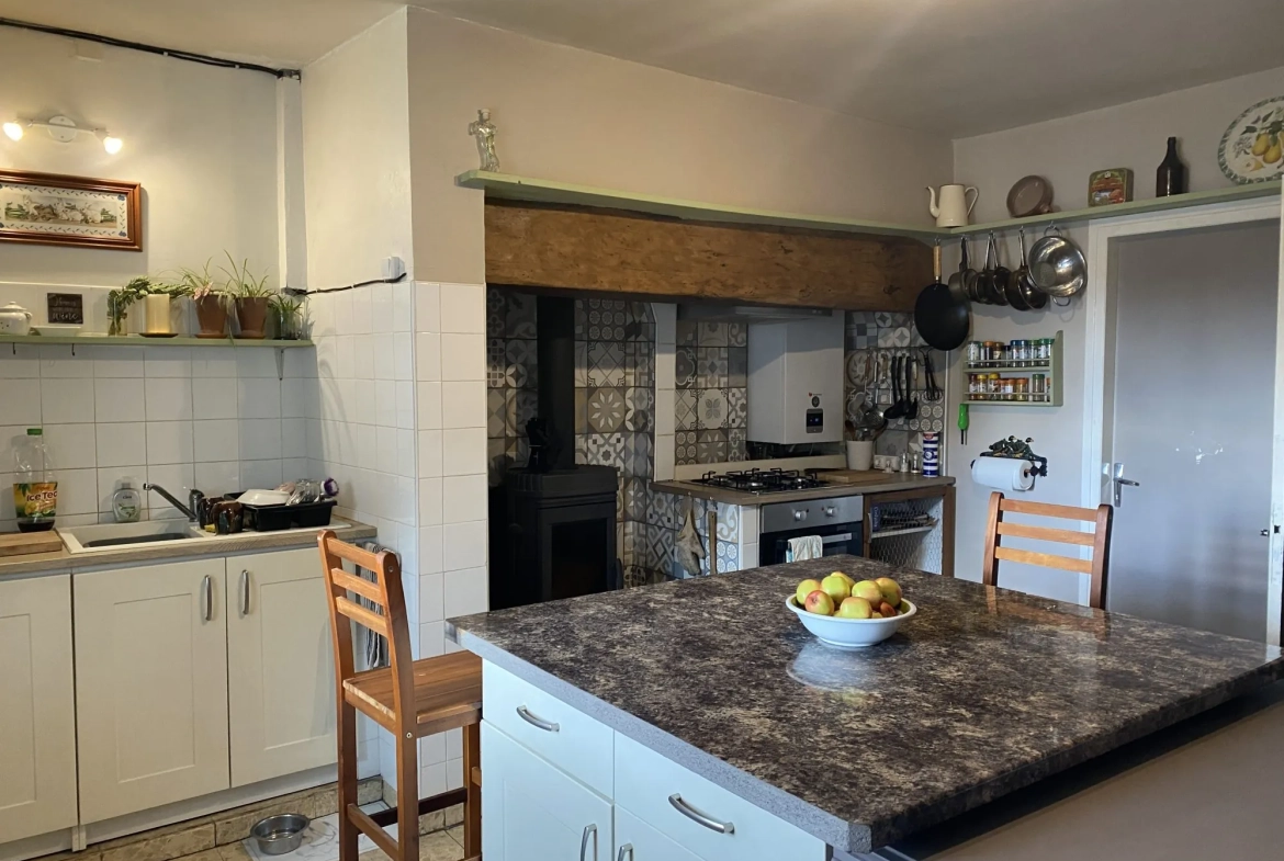 Charmante ferme avec dépendances à Bonnefond, cadre rural avec fort potentiel 