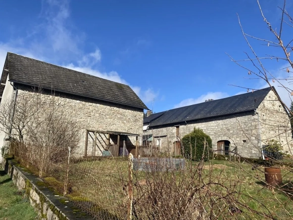 Charmante ferme avec dépendances à Bonnefond, cadre rural avec fort potentiel
