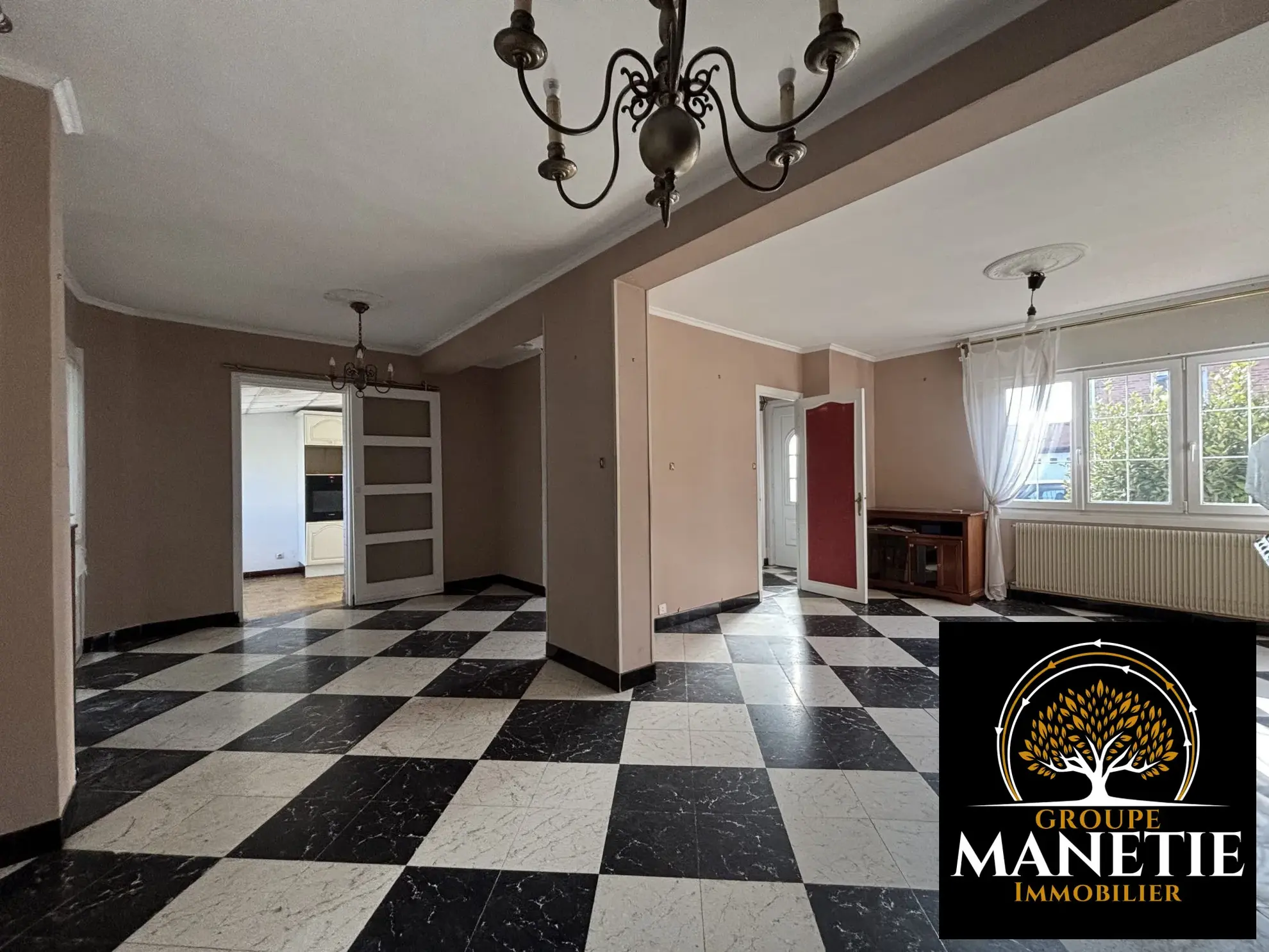 Maison familiale de 3 chambres à Arras avec garage et véranda 