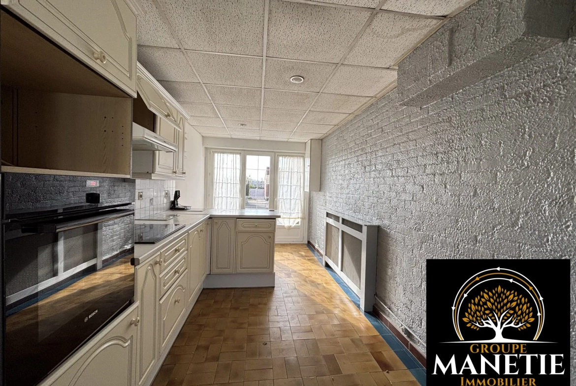 Maison familiale de 3 chambres à Arras avec garage et véranda 