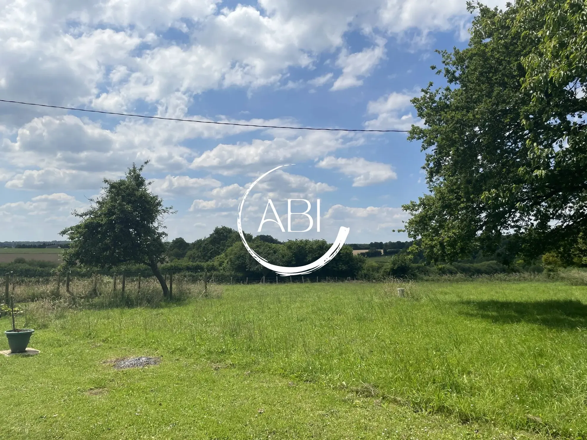 Longère en pierre à rénover avec vue sur la forêt et garage en campagne - 100 m² 