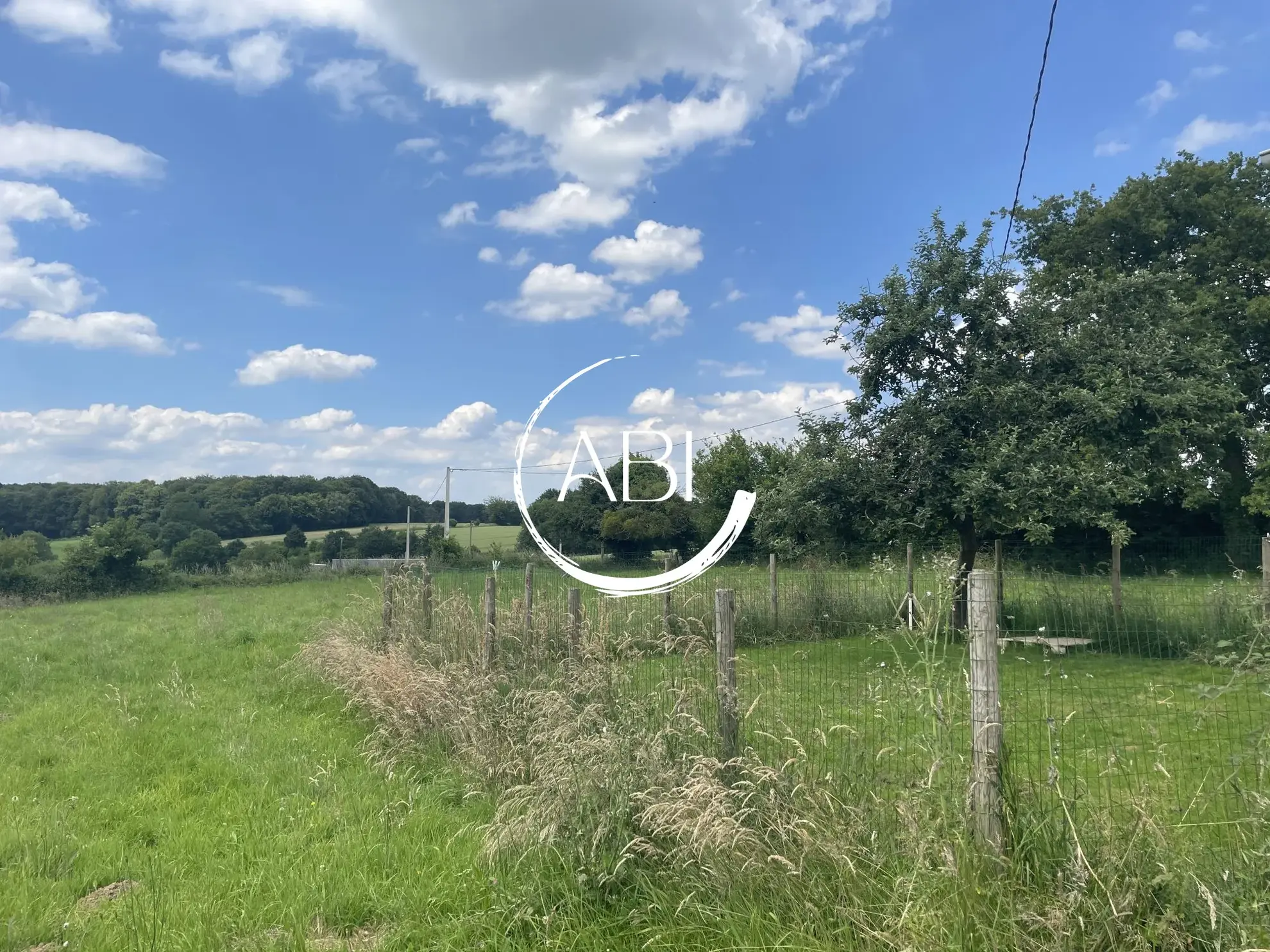 Longère en pierre à rénover avec vue sur la forêt et garage en campagne - 100 m² 