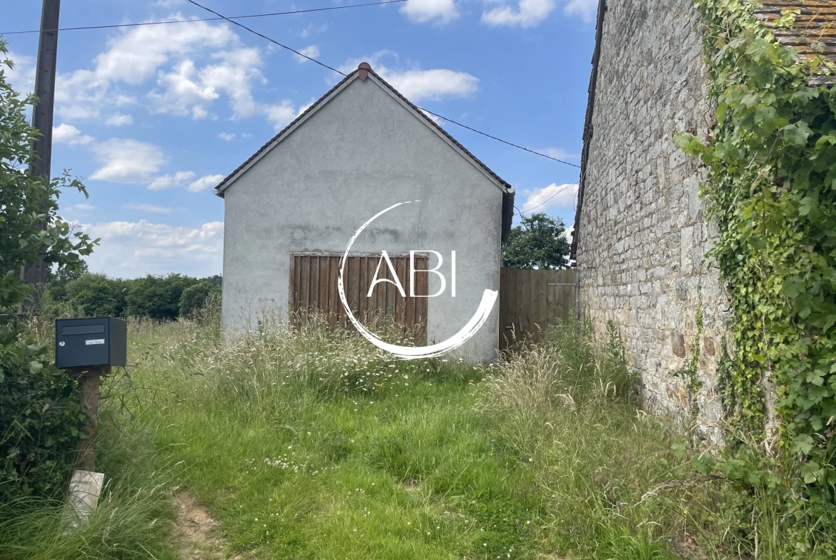 Longère en pierre à rénover avec vue sur la forêt et garage en campagne - 100 m² 