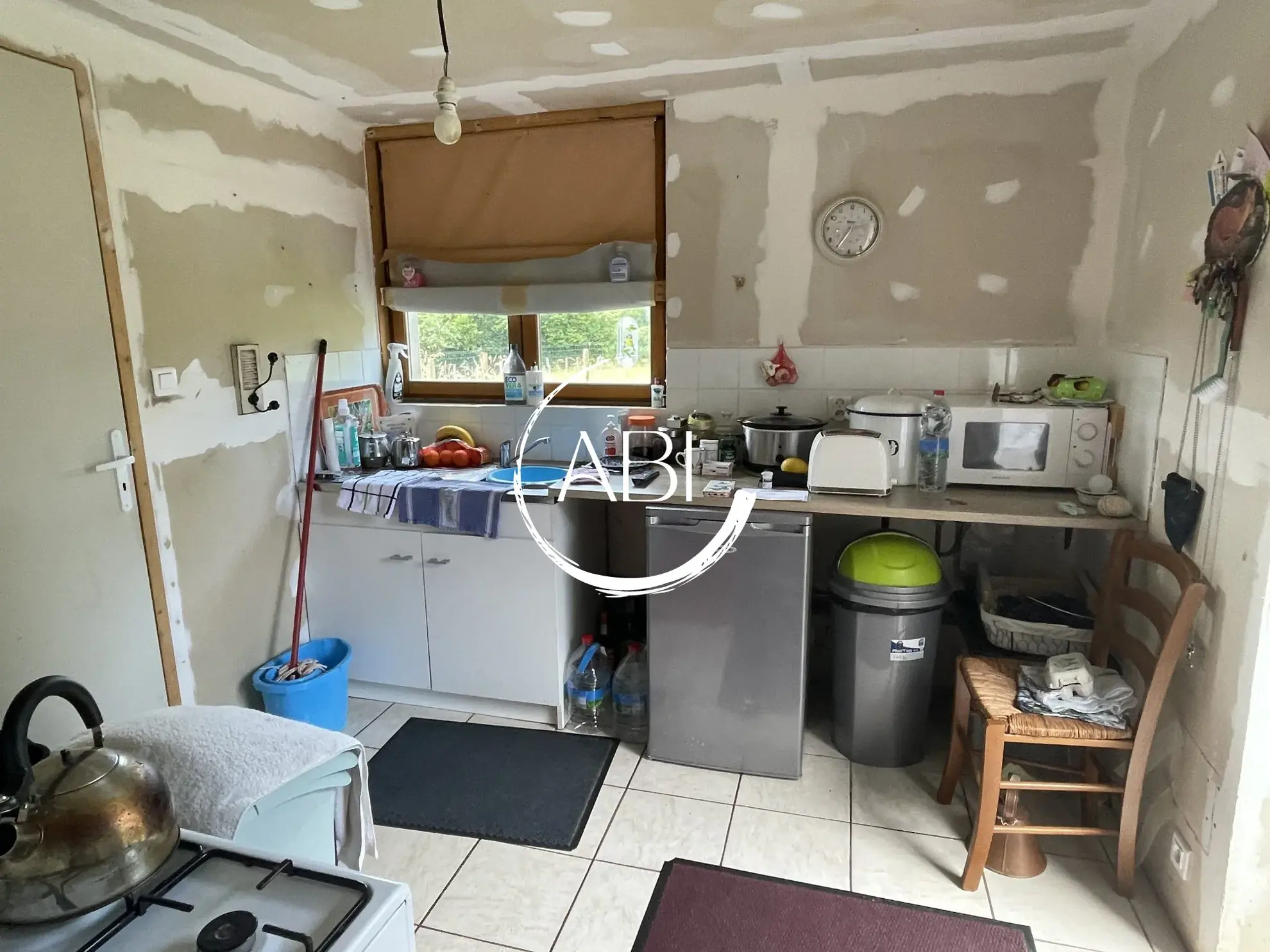 Longère en pierre à rénover avec vue sur la forêt et garage en campagne - 100 m² 