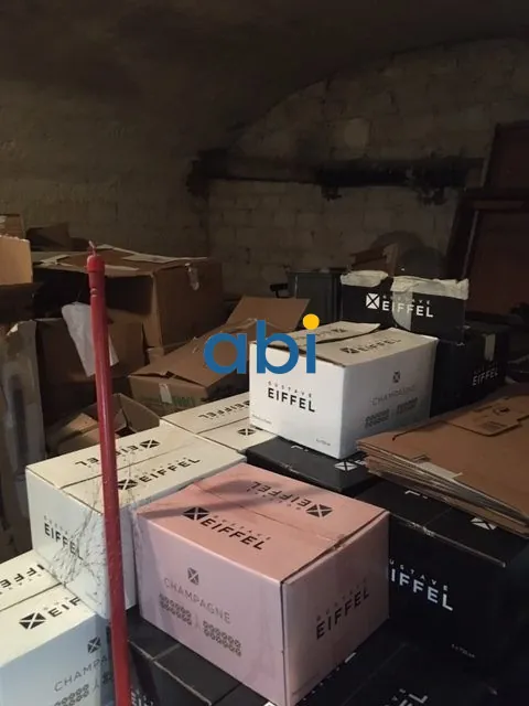 Vente de Cave Spacieuse de 80 m² dans le 9e à Paris, Idéal Stockage 