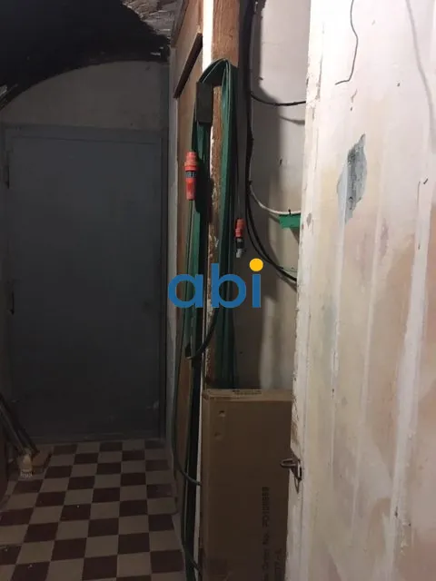 Vente de Cave Spacieuse de 80 m² dans le 9e à Paris, Idéal Stockage 