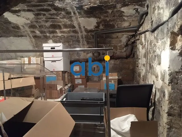 Vente de Cave Spacieuse de 80 m² dans le 9e à Paris, Idéal Stockage 
