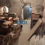 Vente de Cave Spacieuse de 80 m² dans le 9e à Paris, Idéal Stockage