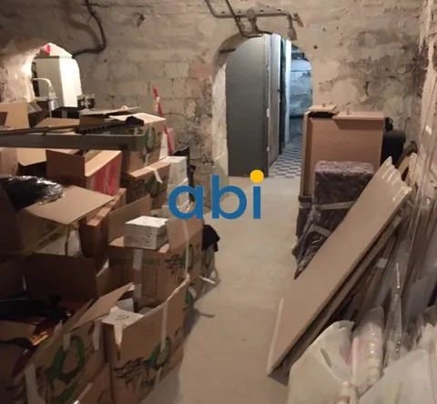 Vente de Cave Spacieuse de 80 m² dans le 9e à Paris, Idéal Stockage