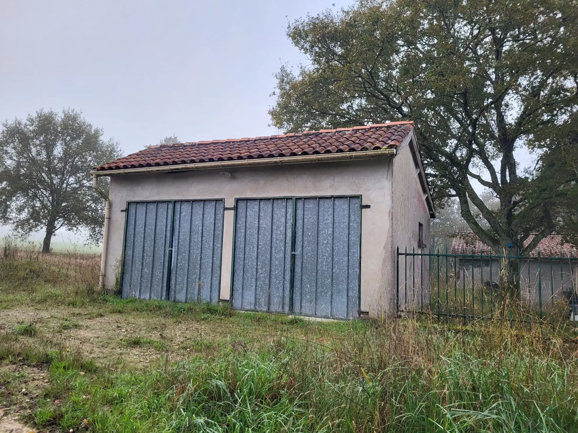 Grande maison à rénover avec vastes terrains à Courpignac (17130) 