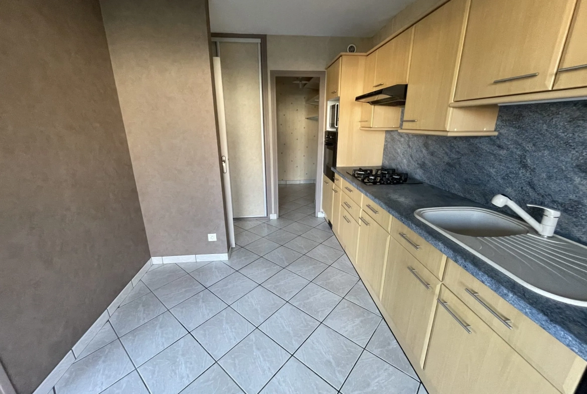 Appartement T5 à Echirolles avec balcon, vue sur le Vercors 