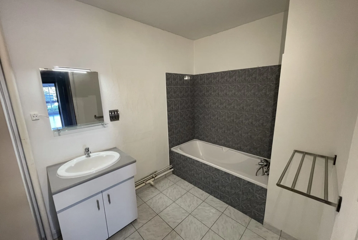 Appartement T5 à Echirolles avec balcon, vue sur le Vercors 