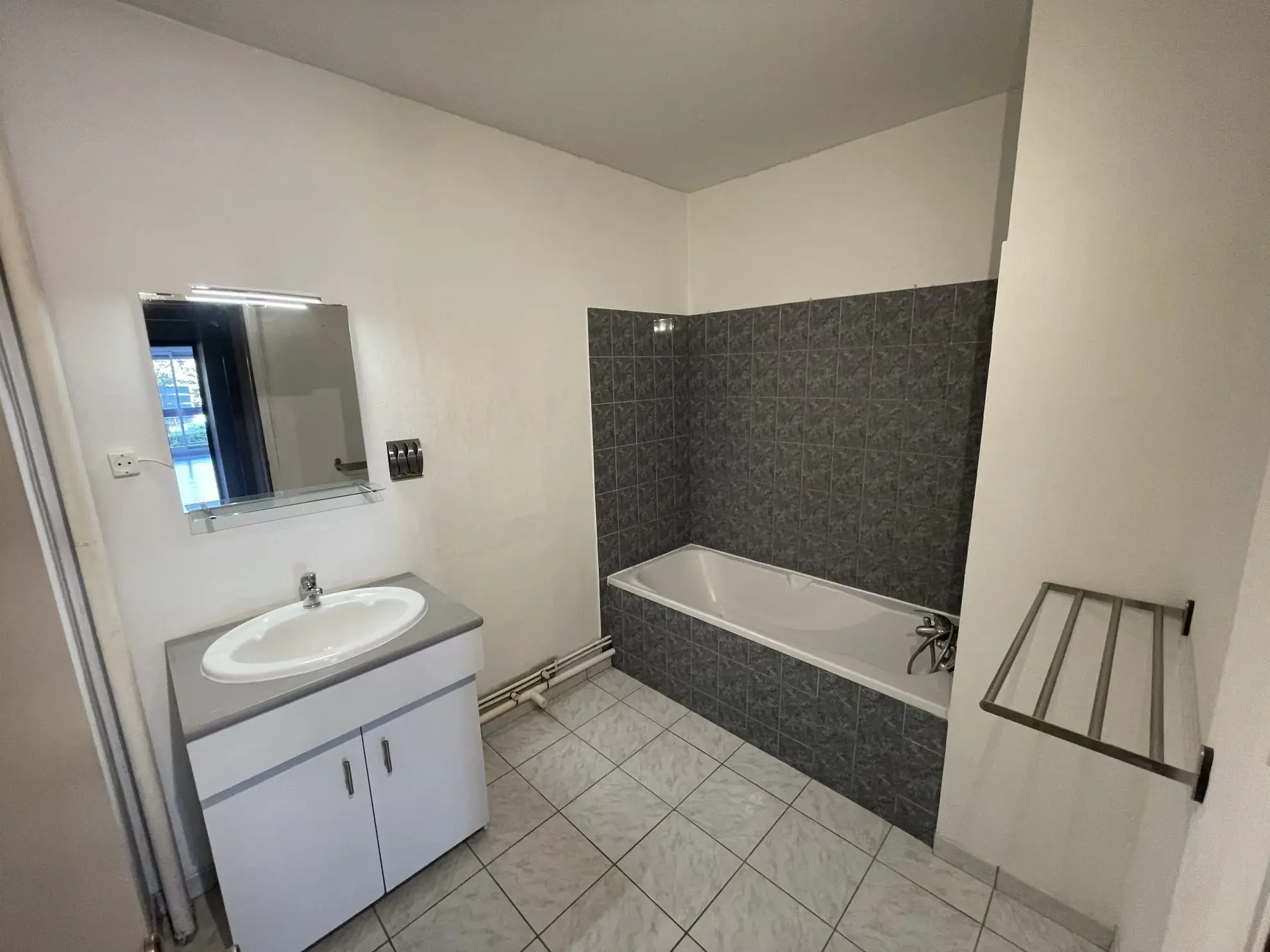 Appartement T5 à Echirolles avec balcon, vue sur le Vercors 