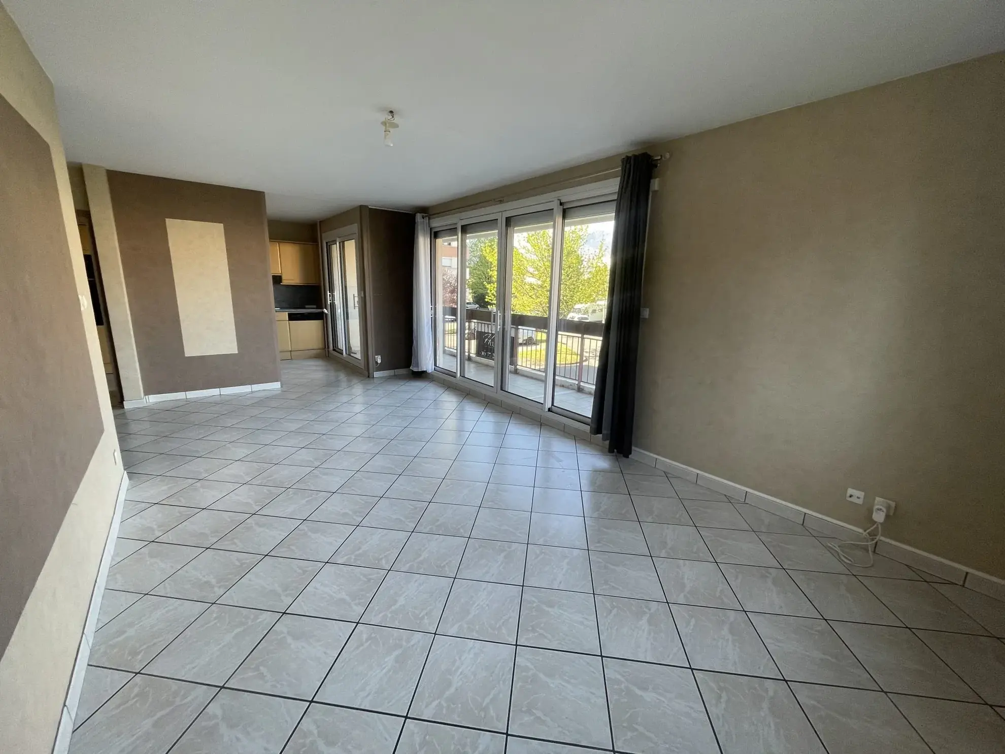 Appartement T5 à Echirolles avec balcon, vue sur le Vercors 