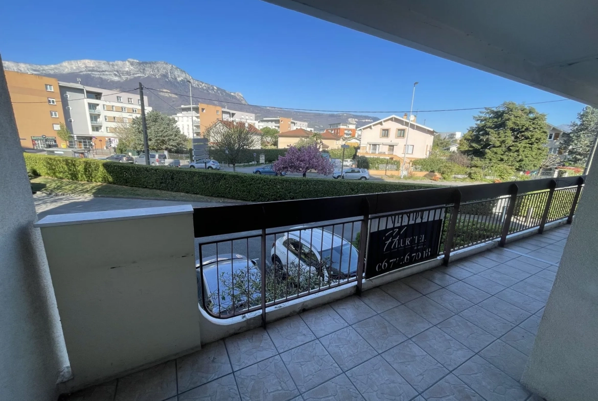 Appartement T5 à Echirolles avec balcon, vue sur le Vercors 
