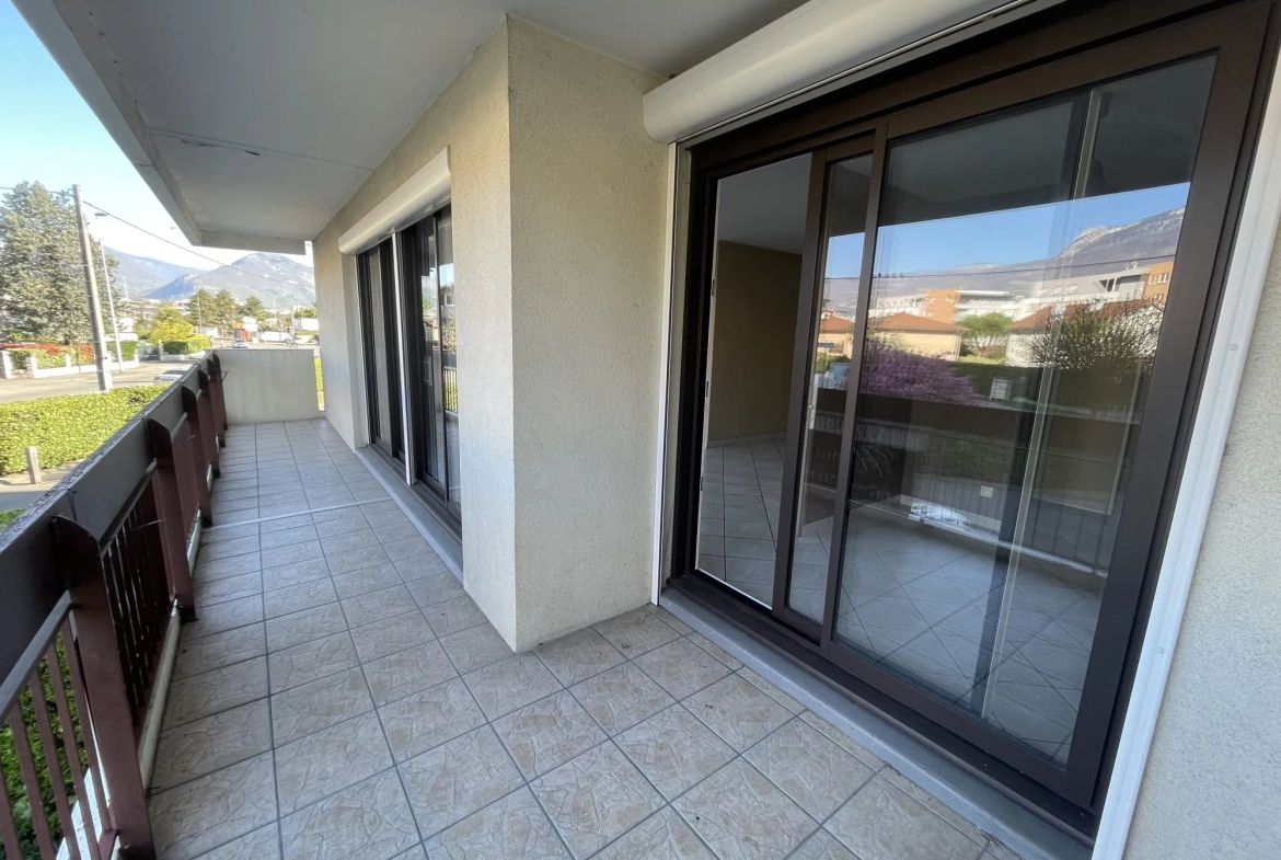 Appartement T5 à Echirolles avec balcon, vue sur le Vercors 