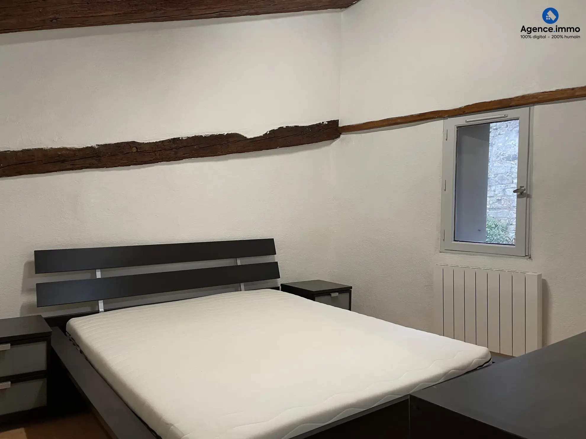 Chambre_appartement_36m²_Béziers_centre_ville Appartement T1 rénové 35,35 m² à Béziers - Dernier étage avec vue 