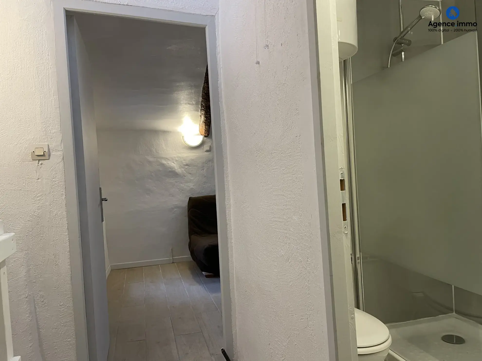 Couloir_appartement_36m²_Béziers_centre_ville Appartement T1 rénové 35,35 m² à Béziers - Dernier étage avec vue 