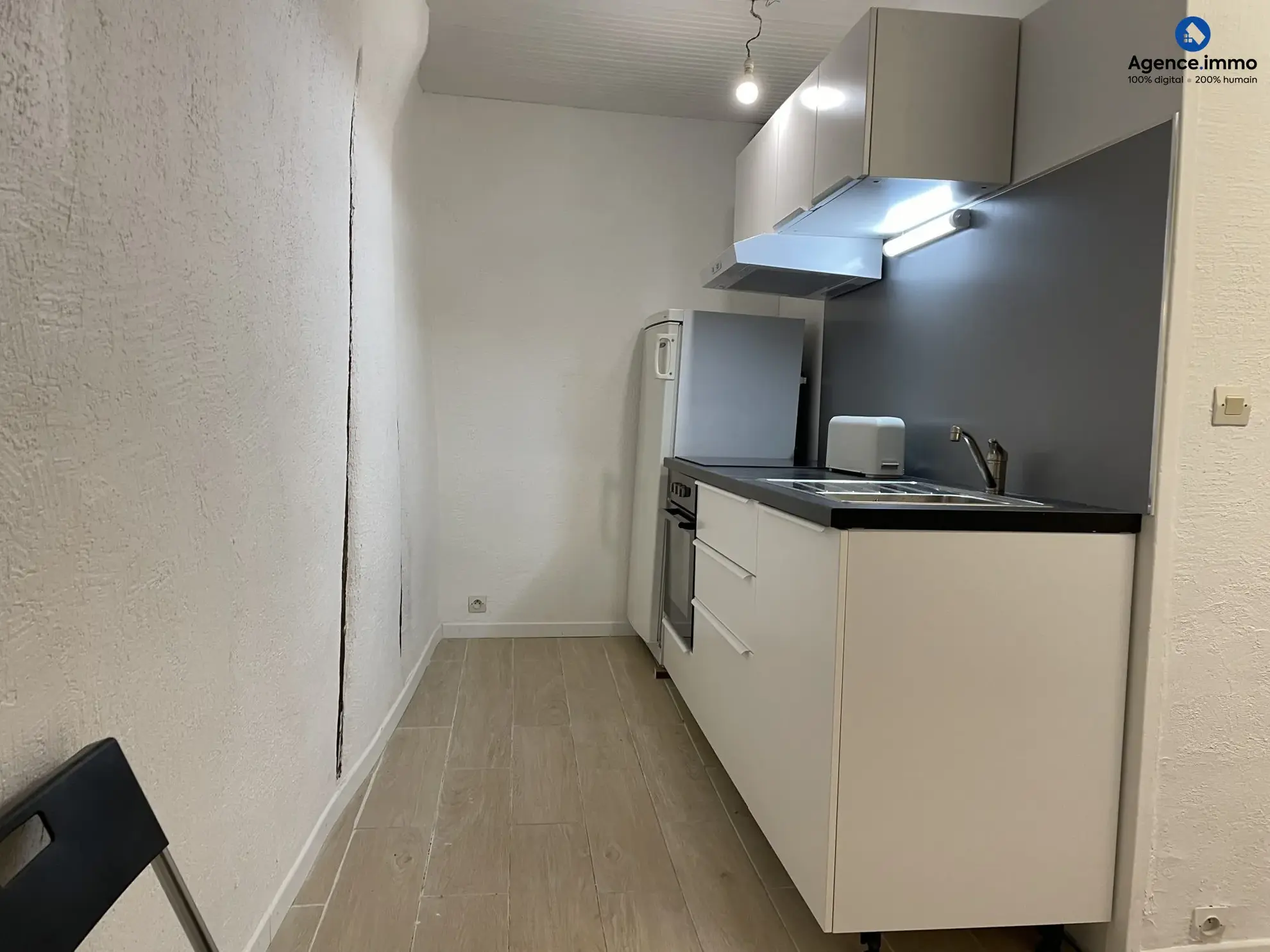 Cuisine_appartement_36m²_Béziers_centre_ville_5 Appartement T1 rénové 35,35 m² à Béziers - Dernier étage avec vue 