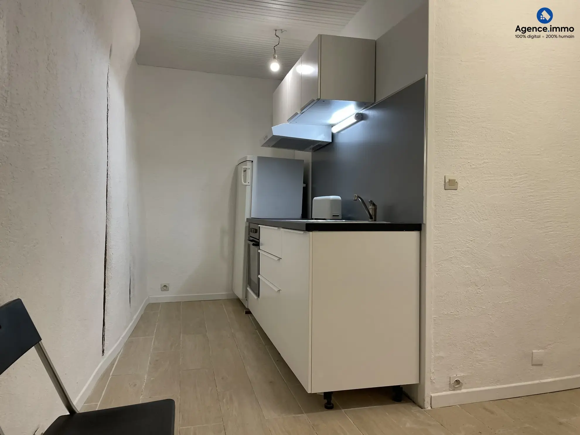 Cuisine_appartement_36m²_Béziers_centre_ville_5 Appartement T1 rénové 35,35 m² à Béziers - Dernier étage avec vue 