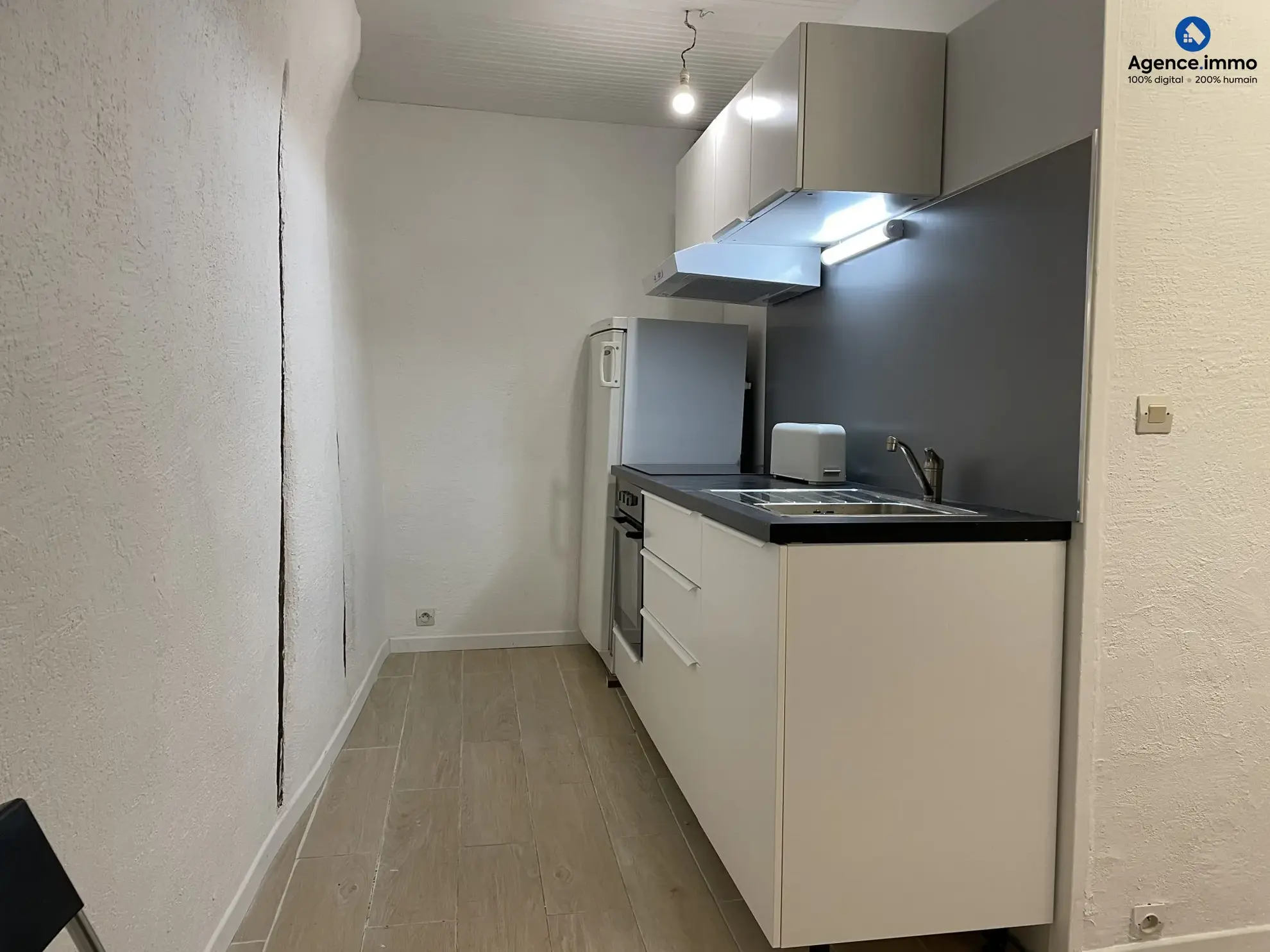 Cuisine_appartement_36m²_Béziers_centre_ville_5 Appartement T1 rénové 35,35 m² à Béziers - Dernier étage avec vue 