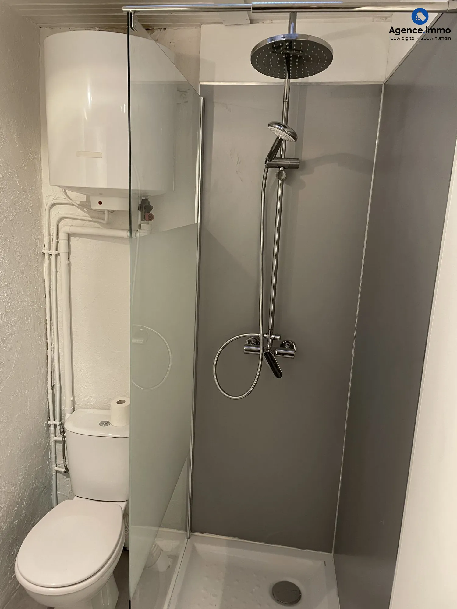 Salle_d_eau_appartement_36m²_Béziers_centre_ville Appartement T1 rénové 35,35 m² à Béziers - Dernier étage avec vue 
