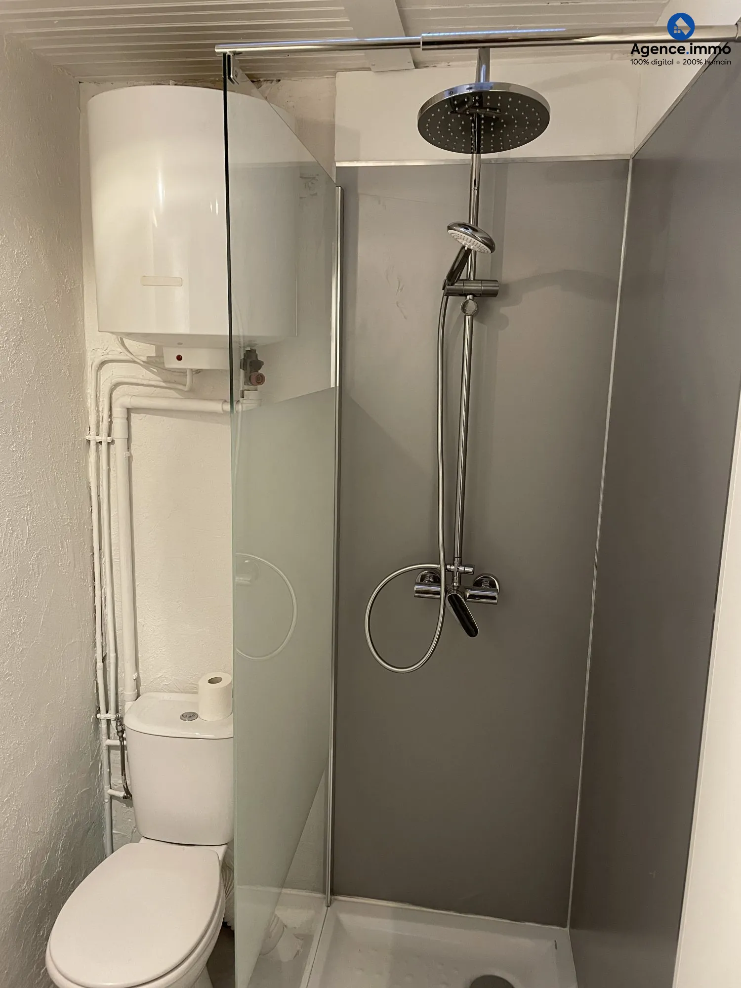 Salle_d_eau_appartement_36m²_Béziers_centre_ville Appartement T1 rénové 35,35 m² à Béziers - Dernier étage avec vue 