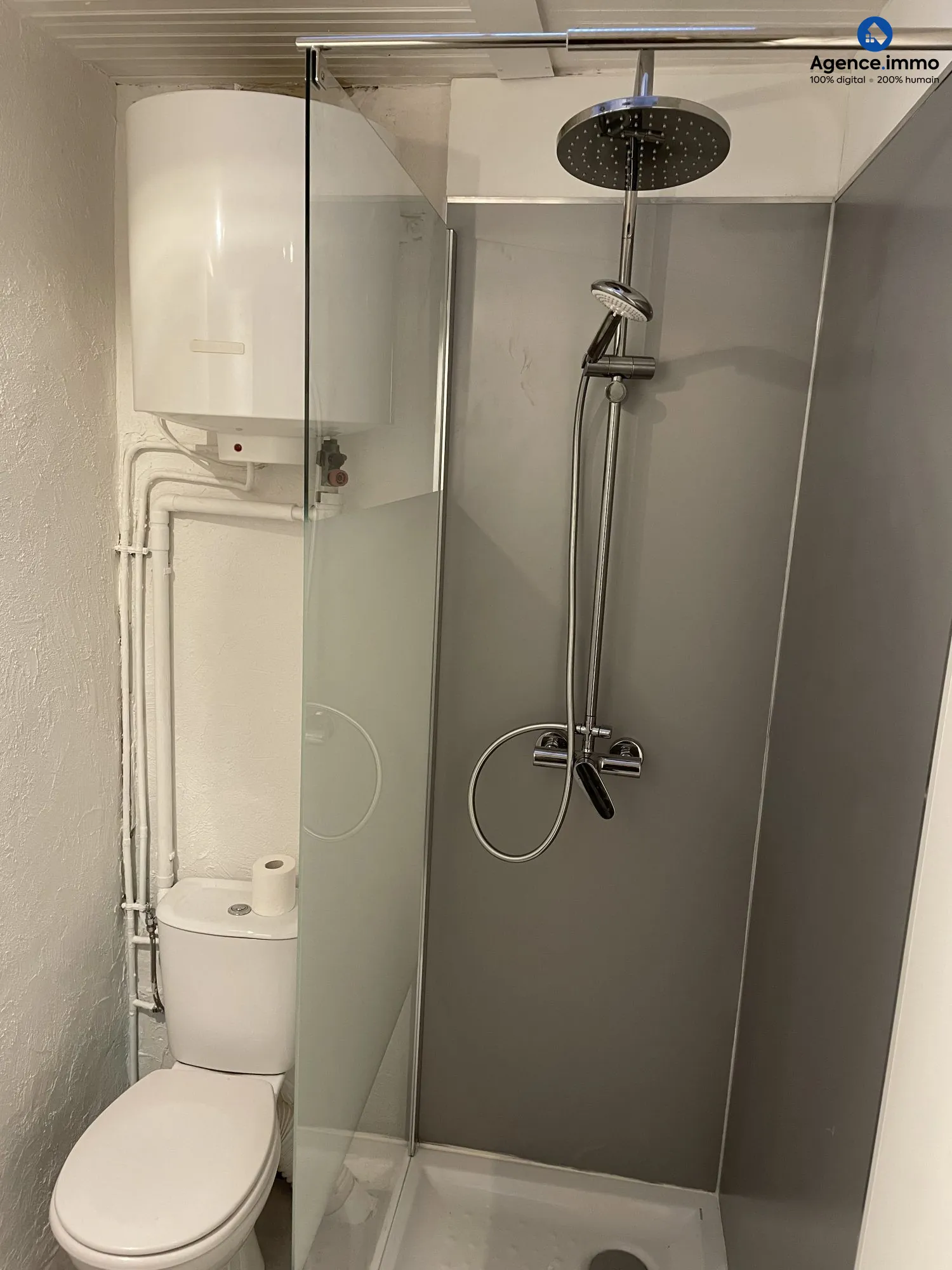 Salle_d_eau_appartement_36m²_Béziers_centre_ville Appartement T1 rénové 35,35 m² à Béziers - Dernier étage avec vue 