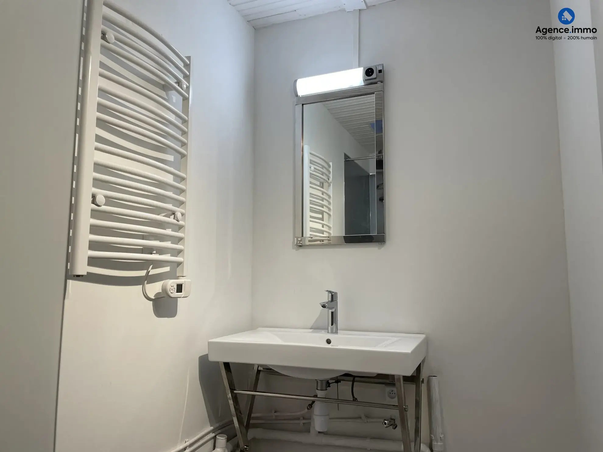 Salle_d_eau_appartement_36m²_Béziers_centre_ville Appartement T1 rénové 35,35 m² à Béziers - Dernier étage avec vue 