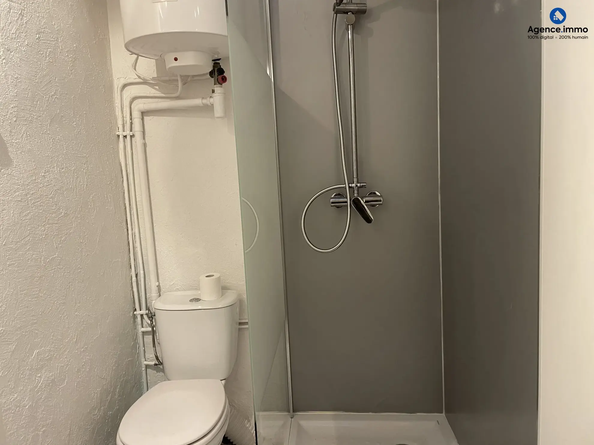 Salle_d_eau_appartement_36m²_Béziers_centre_ville Appartement T1 rénové 35,35 m² à Béziers - Dernier étage avec vue 