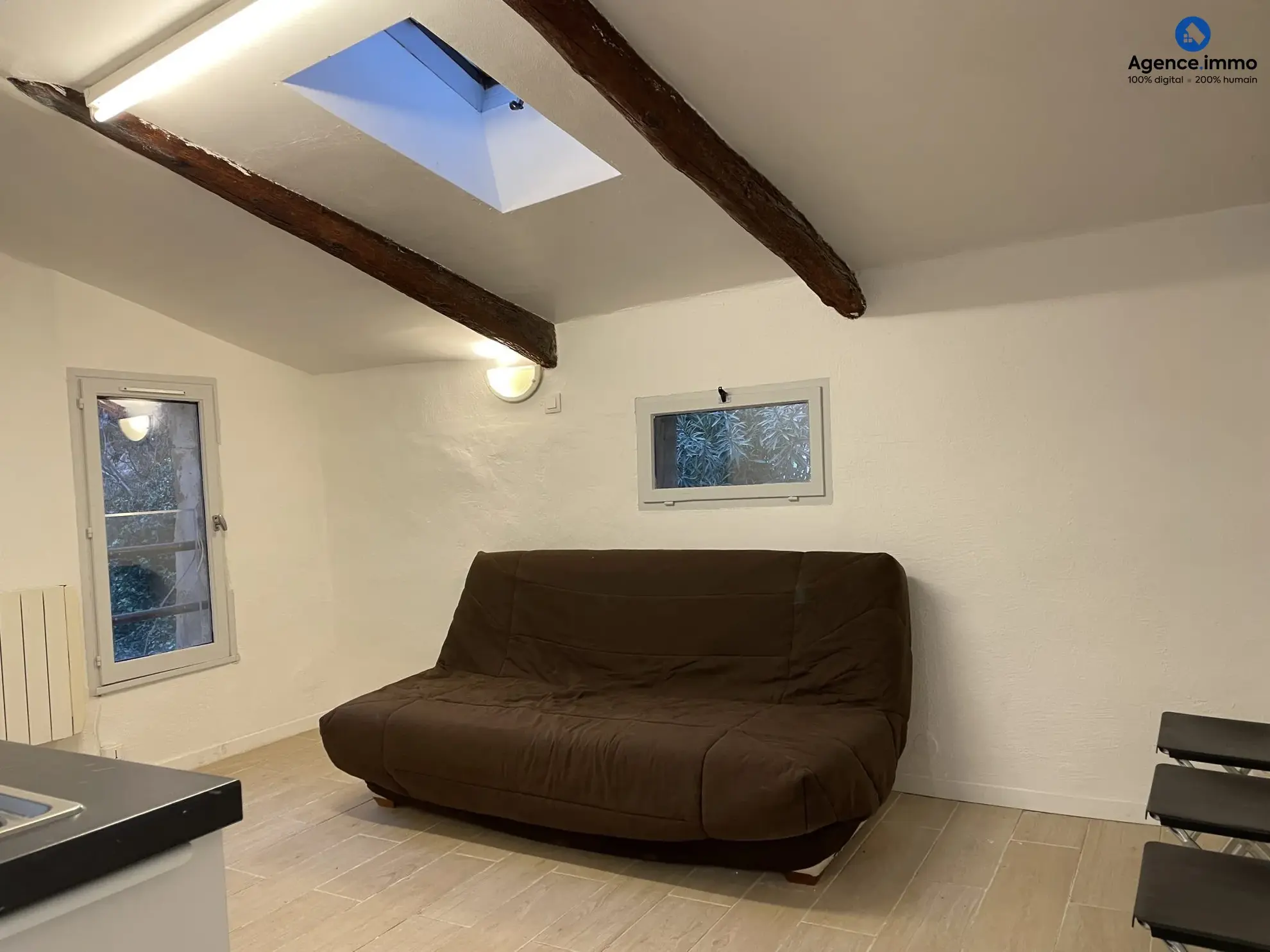 Séjour_appartement_36m²_Béziers_centre_ville Appartement T1 rénové 35,35 m² à Béziers - Dernier étage avec vue 