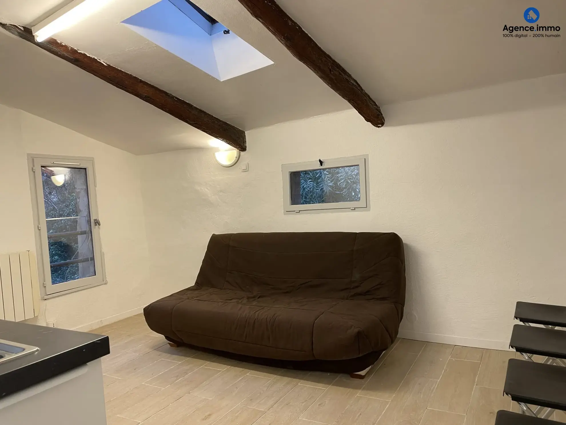 Séjour_appartement_36m²_Béziers_centre_ville Appartement T1 rénové 35,35 m² à Béziers - Dernier étage avec vue 