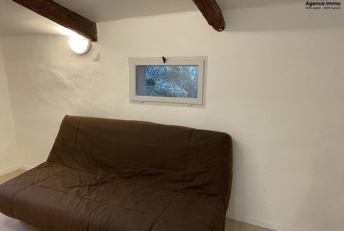 Séjour_appartement_36m²_Béziers_centre_ville Appartement T1 rénové 35,35 m² à Béziers - Dernier étage avec vue 