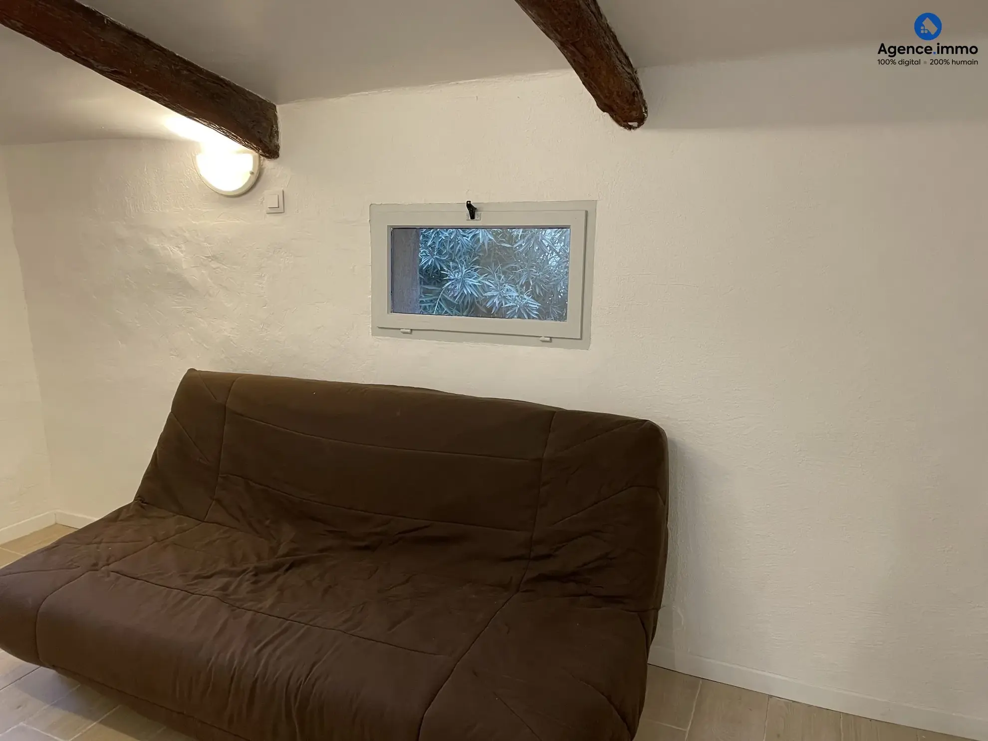 Séjour_appartement_36m²_Béziers_centre_ville Appartement T1 rénové 35,35 m² à Béziers - Dernier étage avec vue 