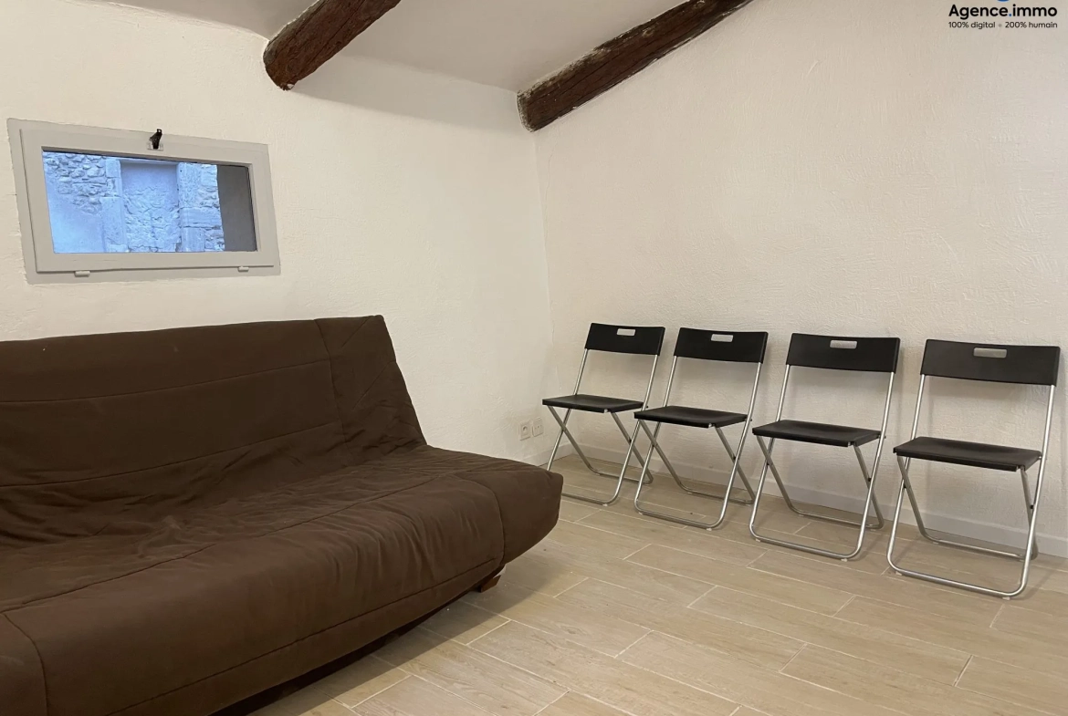 Séjour_appartement_36m²_Béziers_centre_ville Appartement T1 rénové 35,35 m² à Béziers - Dernier étage avec vue 