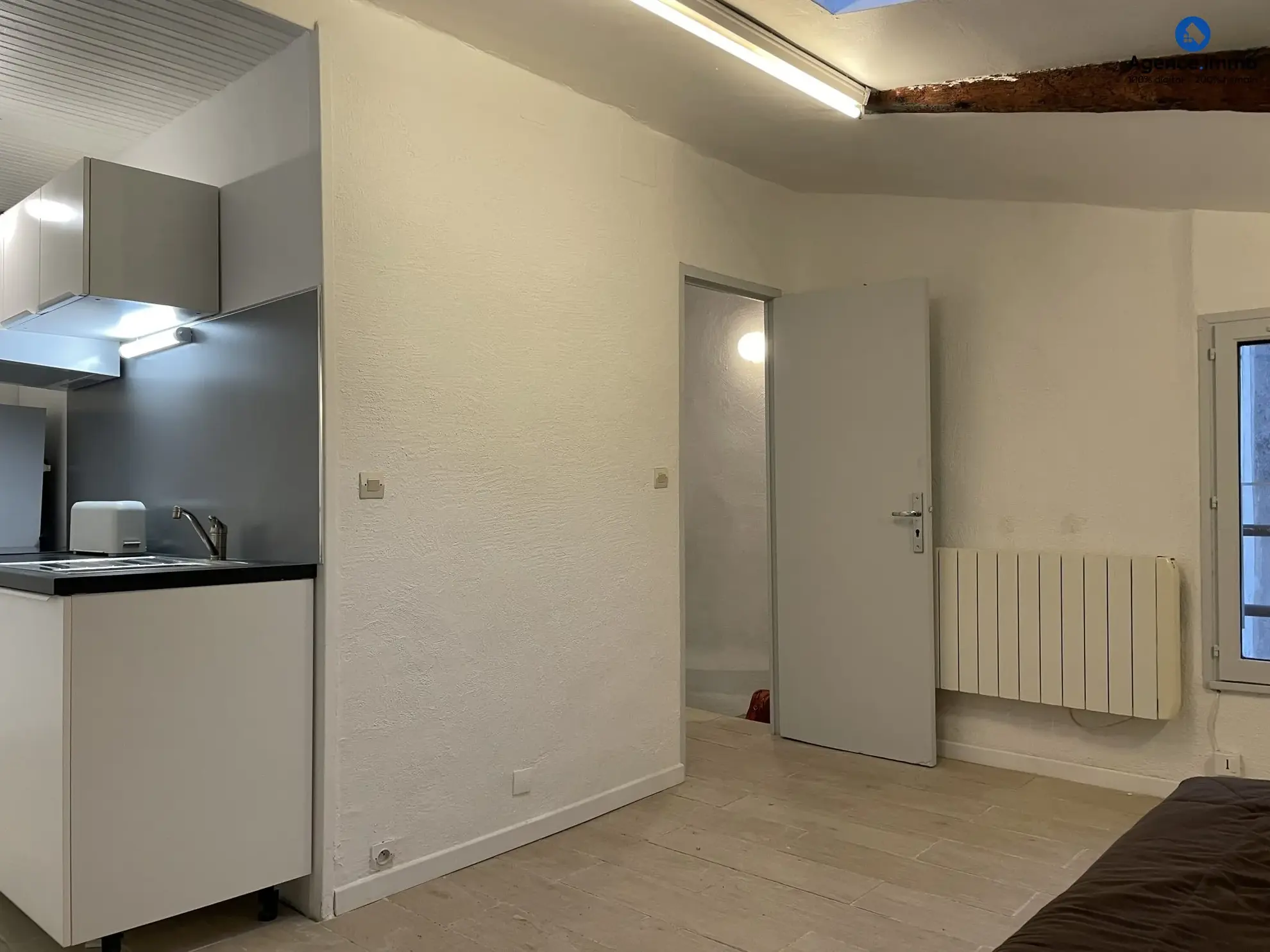 Séjour_appartement_36m²_Béziers_centre_ville Appartement T1 rénové 35,35 m² à Béziers - Dernier étage avec vue 