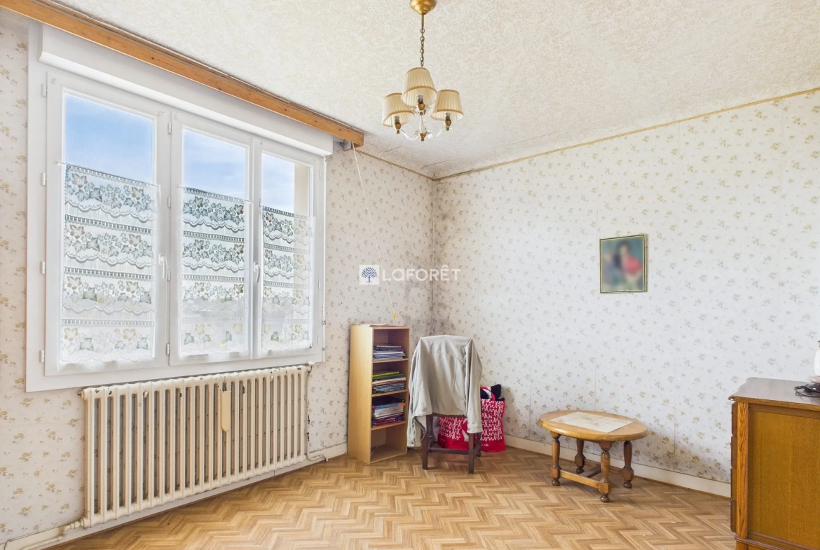 Maison à rénover à Quimper avec garage et jardin, 3 chambres, Terrain de 485 m² 