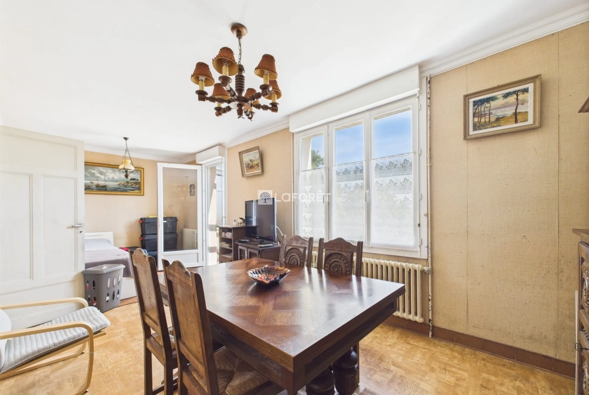 Maison à rénover à Quimper avec garage et jardin, 3 chambres, Terrain de 485 m² 
