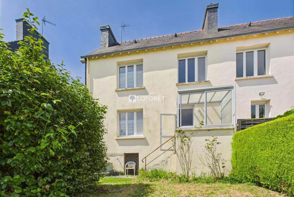 Maison à rénover à Quimper avec garage et jardin, 3 chambres, Terrain de 485 m² 