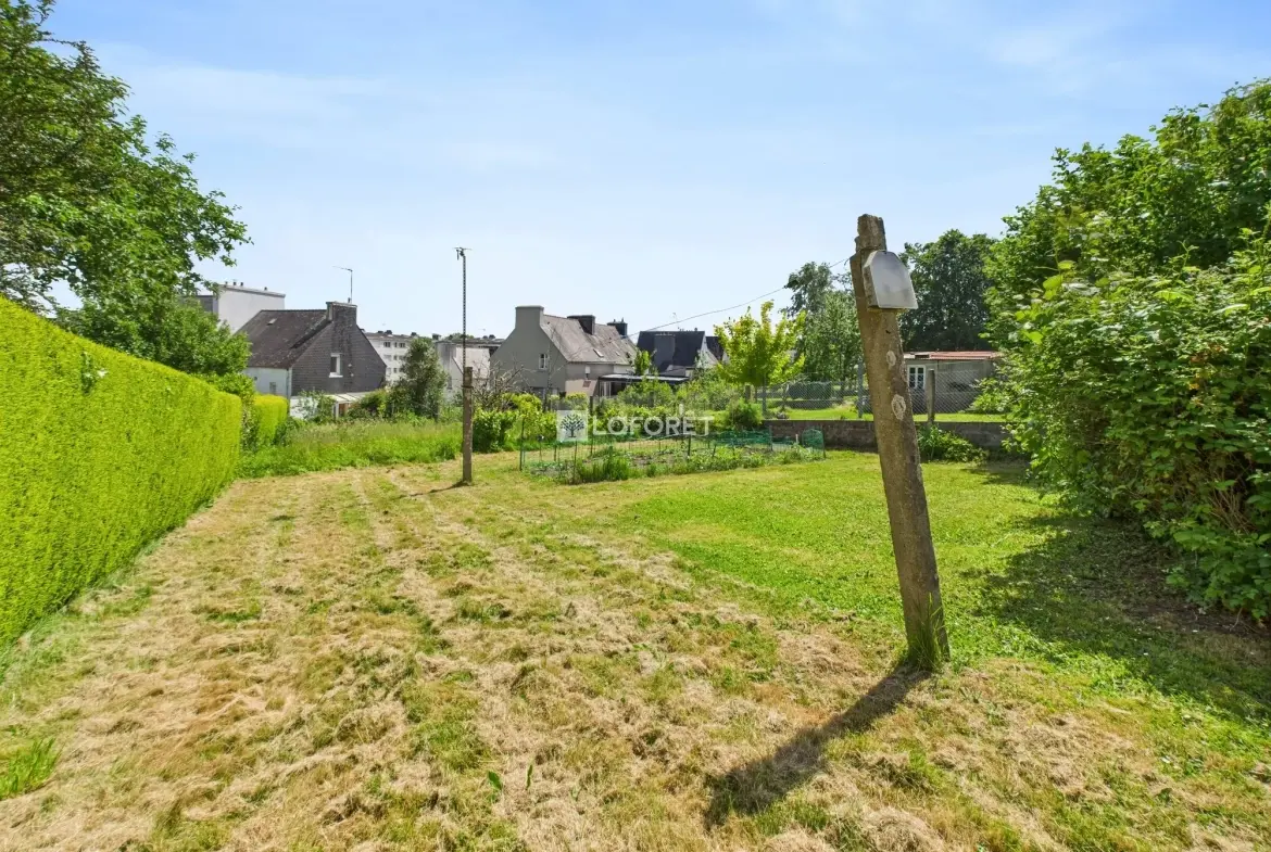 Maison à rénover à Quimper avec garage et jardin, 3 chambres, Terrain de 485 m² 